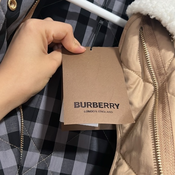 NWT Burberry tan quilted jacket coat with removable Sherpa neck lining, size S - Picture 9 of 11